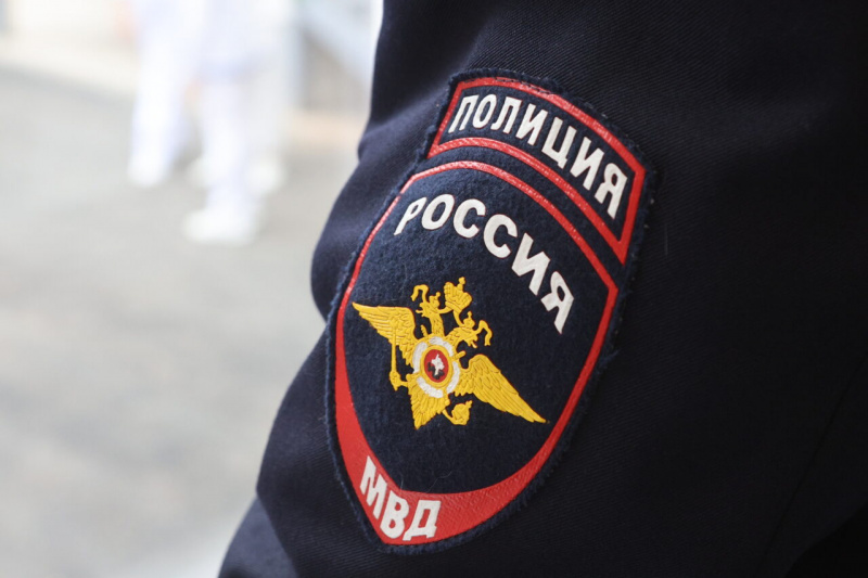 Житель города угрозами заставил подростка отдать ему телефон