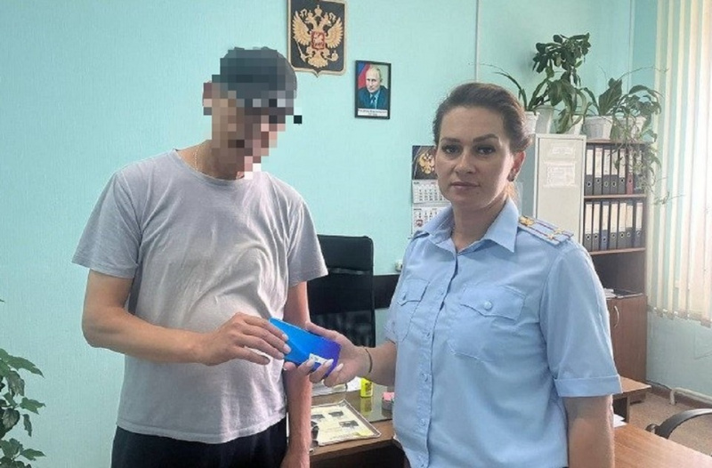 Жительница Минусинска сдала телефон знакомого в ломбард