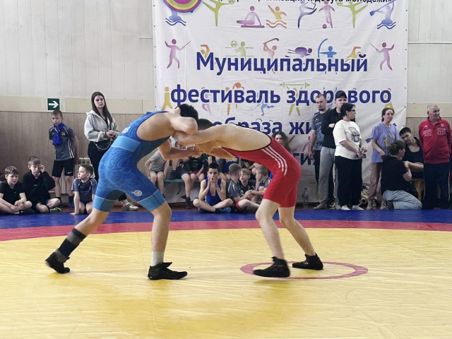 В Богучанах прошел открытый турнир по вольной борьбе